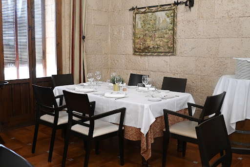 Los Morunos: Sabores excepcionales en La Roda con encanto único 1 AF1QipP 2JfQy2HIjHkwgEcqOs51ho3EfCugrvGV8Iqh