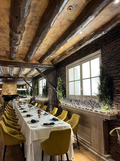 El Cachirulo: Un rincón en Zaragoza con deliciosa comida mediterránea y ambiente acogedor 1 AF1QipP