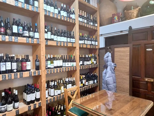La Bodega De Serapio: Un rincón acogedor en Albacete con exquisiteces locales y un trato excepcional