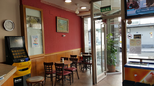 Cafe Bar Xestal: Un rincón acogedor en Ourense con deliciosas tapas y buen ambiente 1 AF1QipP1e O94oMnwR6OndbSVObsjg TOL 5 VACR74