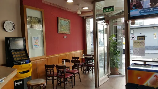 Cafe Bar Xestal: Un rincón acogedor en Ourense con deliciosas tapas y buen ambiente