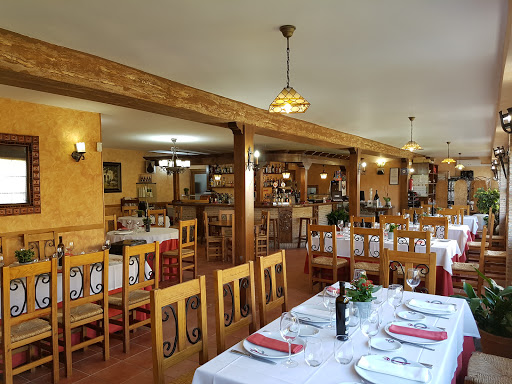 Restaurante Puerto del Emperador: Delicias mediterráneas en un rincón mágico de Aldeanueva de la Vera 53 AF1QipP2EbR19jSNiBANHe7g1A khWD8Gt4CtMYyod3R