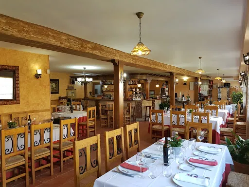 Restaurante Puerto del Emperador: Delicias mediterráneas en un rincón mágico de Aldeanueva de la Vera