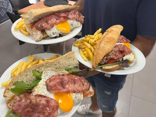La Chance Pizzas, Burgers y Más: Sabores irresistibles en el corazón de Orpesa 54 AF1QipP3hFcY9sE4VaaduaZzMDEQFWHWV2