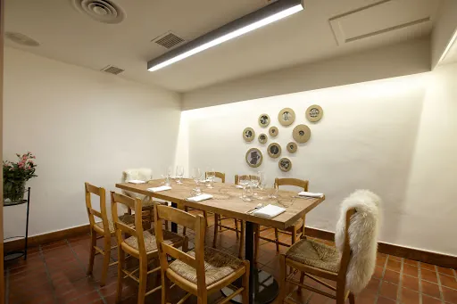 Bodegon Alejandro: Sabores vascos en un rincón acogedor de San Sebastián