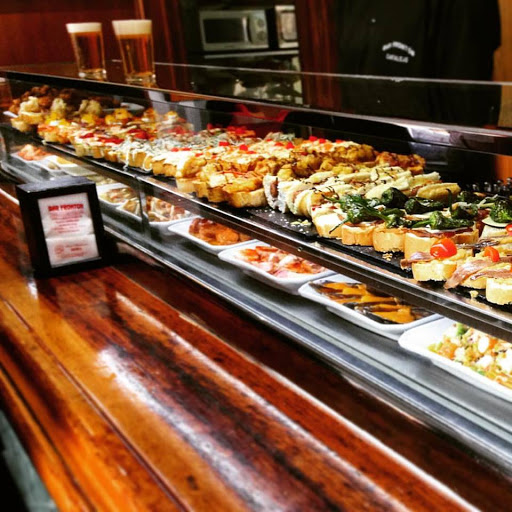 Bar Frontón: Sabores excepcionales en un ambiente familiar en Cantalejo 1