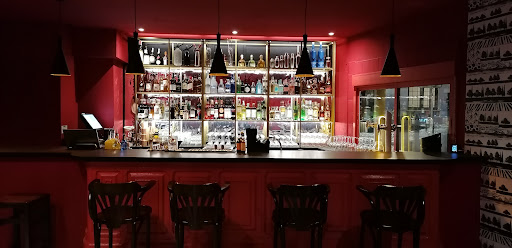 After Landing Cocktail Art: Un rincón único en Palma con cócteles creativos y arte vibrante 1