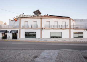 AF1QipP5RTBGYyRR831Y8uA0Bg3 n7M0veBfYsN7HEmR