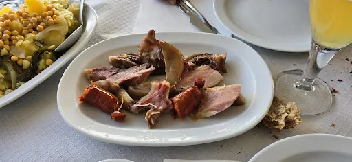 Cafe Bar Pin Pon: Un rincón acogedor en Barbadás con sabores únicos y un ambiente familiar