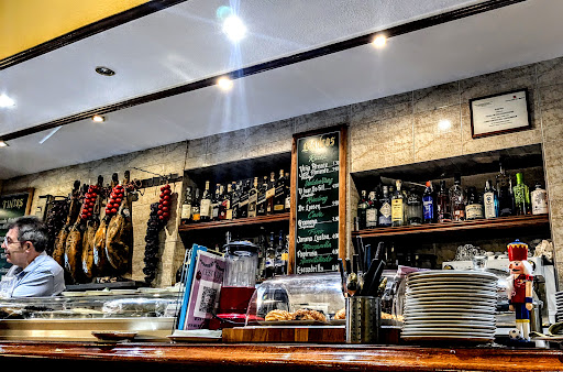 Paxairiños: Un rincón asturiano en Madrid donde la tortilla y la sidra conquistan paladares en un ambiente familiar y acogedor 14 AF1QipP8H6MIrgVJqsvvOEO5BnKzHrbVo4A45sRBzHRU