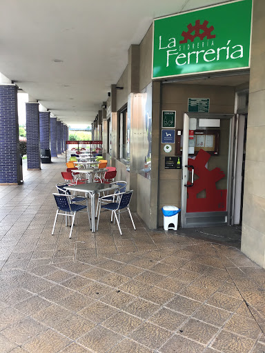 Sidreria La Ferreria: Delicias asturianas en el corazón de Oviedo 1 AF1QipP8r 3qQqVeZvD6c8R pJu1UK76EQZmYTI psWB