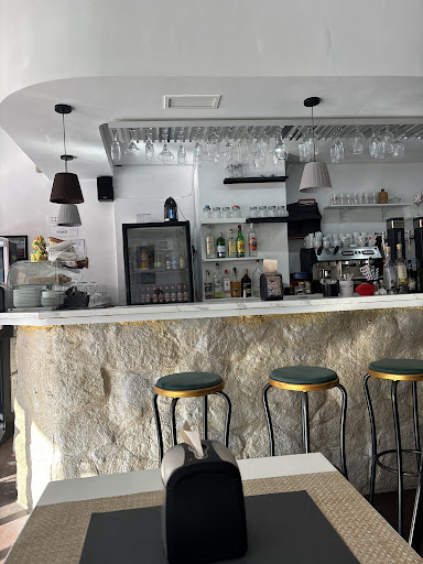 El Gran Erizo: Sabores únicos en el corazón de Talavera 1 AF1QipPAf3rnTh9aG9y MqSBQEr2YEa67vFKkZCv3LVz