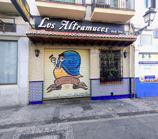 los Altramuces: Tapas generosas en el corazón de Granada 18 AF1QipPBJTXYVMV hOzS0HDGMAzbgLE7QdCA6v8yr6Lf