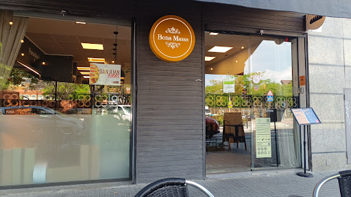 Bona Massa: Deliciosos bocadillos y un ambiente familiar en Cornellà 33