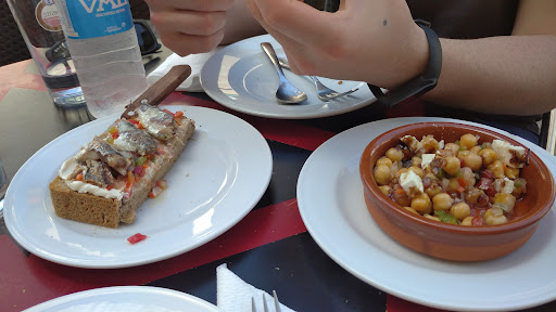 Taberna Treixadura: Sabor auténtico en el corazón de Ribadavia 1 AF1QipPEQTDxTWGRx1WMJaClfoPlICMZd KMWwJWmpa8