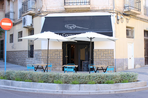 <p><strong>De Cuchara La Cocina de Carmen: Sabor asturiano en el corazón de Alicante</strong></p> 1 AF1QipPEedASwcXWDJc85OPOI onWW1aKYGBoamxm 3q