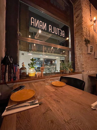 Betula Nana: Un rincón acogedor en Granada con exquisitos platos veganos 1 AF1QipPFAoBKgLCnSfJP2aLy3H YHiWT5gqM0H2UVrDy