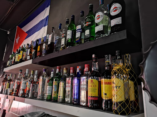 El Floridita de Torrevieja: Sabor auténtico cubano a pie de playa 1 AF1QipPGGYHFz0jqC3hebelE mLX2Rk2 wzItj8D8EM