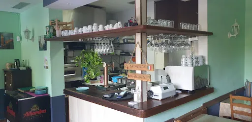 Resturante Pizzería La Monella: Un rincón italiano con encanto en Sevilla que no te puedes perder