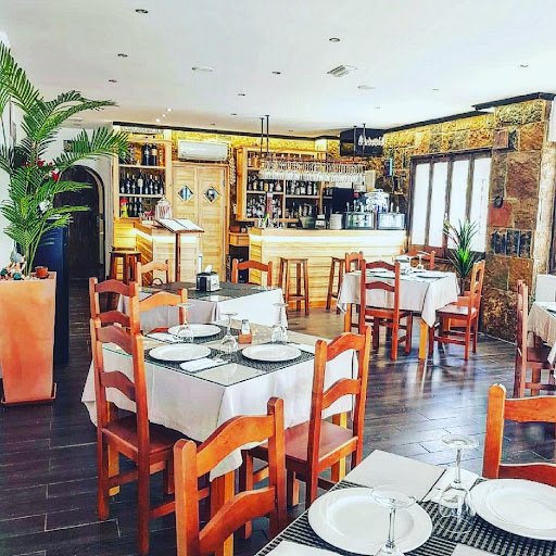 La Dolce Vita Gastrobar:pizzeria: Deléitate con auténtica pizza italiana frente al mar en Almuñécar 16