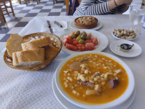 MESÓN FONDA DELICIAS: Sabores auténticos en el corazón de Castillejo 9 AF1QipPIV1uZUmBgPEfsTplW5J11xkLFcMe8HzsD3b 9