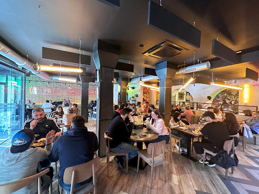 Goiko - Doña Blanca: Disfruta de burgers irresistibles en un ambiente acogedor 14 AF1QipPJKLGNea8vNOC7 cR9d78q