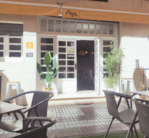 Thali Gastrobar: Sabores exóticos en el corazón de Granada 10 AF1QipPLel76rtWY6pn9H ypQ pWSewyD5MFx WxEl9T