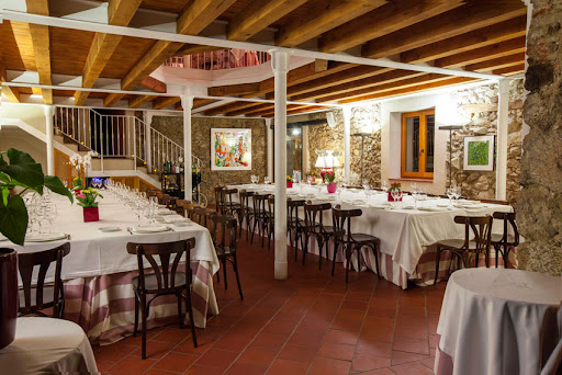 La Portada de Mediodia: Un rincón acogedor en Torrecaballeros con irresistible comida asador 1 AF1QipPM pwkrcoVY1QkKPPrvhAb3l0G pfBAaAUqbSk
