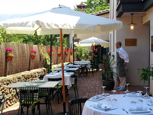 Sesamo Casa de Comidas: Delicias en Hervás, ¡un festín familiar en terraza!