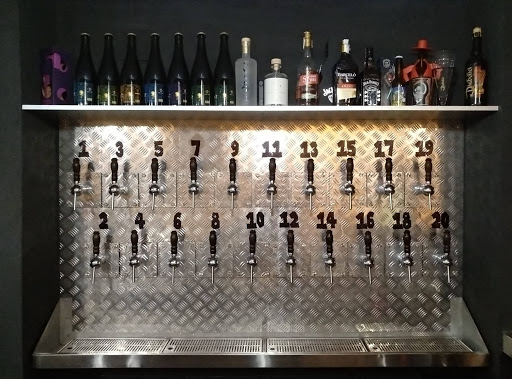 El Grifo Perita: Sabores europeos y cervezas únicas en Fuengirola 45 AF1QipPMmpjPXXEXkb2KFOfRvbBmkPSs3Z2f8uUDDsdY