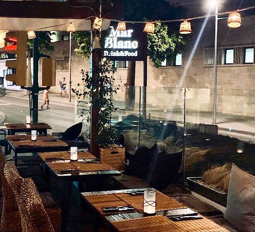 Mar Blanc: Sabor mediterráneo frente al mar en Palma 29 AF1QipPMyPHnjtCFgL03DgApULXL4RpFKDjk1bSj B0r