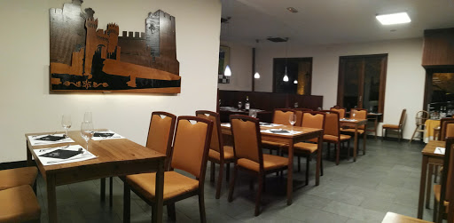Doce Torres: Disfruta de la cocina berciana con vistas al castillo 1 AF1QipPNq nkQBlQIINRbzOGg uyhSO rR9dVN7K7tu5