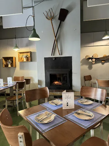 La fonda del perchel: Un rincón acogedor con sabores auténticos en Santiago-Pontones