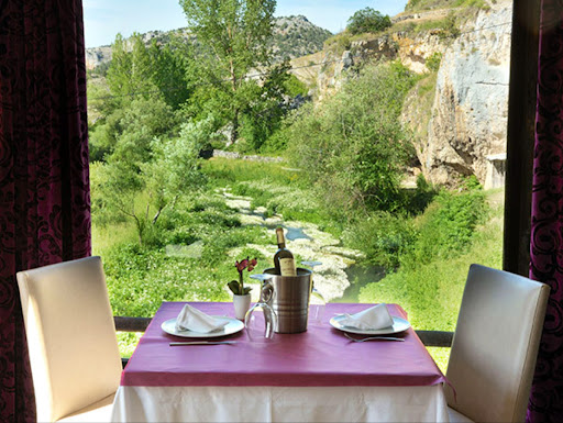 El Balcón del Cañón: Sabor auténtico en una terraza junto al río 1 AF1QipPOrTtePRw95LWBY7Kk6RSz6fc1HGnDztJFhit4