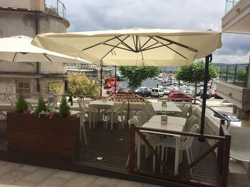 Taberna Dos Chata: Sabores auténticos en un rincón acogedor de Cangas