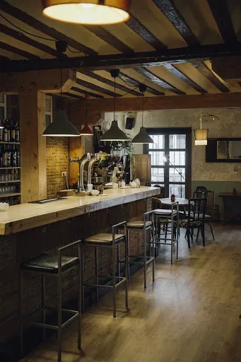 La figa ta tia: Un rincón vibrante en Burgos con tapas irresistibles y ambiente acogedor