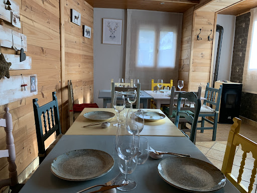 Restaurante Garmo Blanco: Sabores mediterráneos con vistas al Pirineo 45 AF1QipPUt5 QcnEnk1 M MVs1HDMAKbnq0PeiVz45qdy