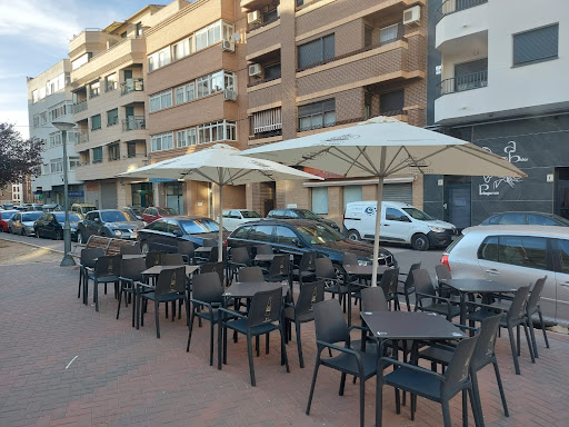 Café Cruz: Un rincón acogedor en Albacete con sabor único 1 AF1QipPVU5X7s9PLResREmTOmY1swYraSLONKknM24So