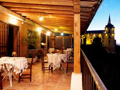 Asador restaurante Posada de Eufrasio: Sabores auténticos en Lerma con su famoso cochinillo asado