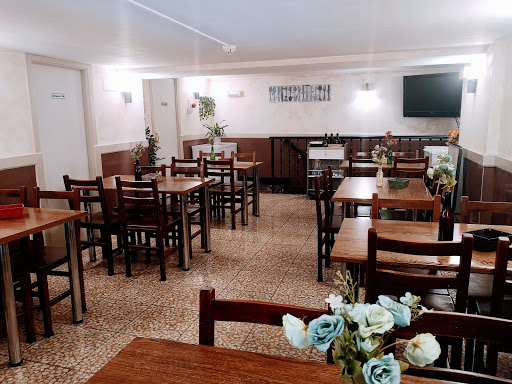 Bar Maxi - Izurde: Sabores auténticos en el corazón de Pamplona 1