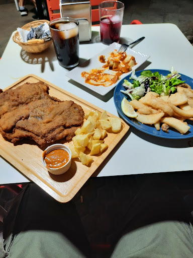 La Cabra Loca: Sabores únicos en el corazón de Sevilla 1 AF1QipPaOYVzE