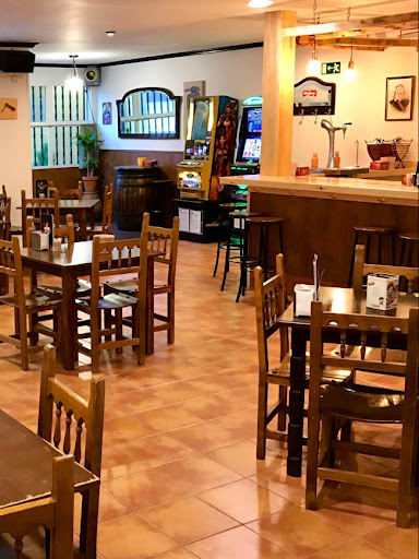 Don Chiqui grill bar: Sabor casero y carnes excepcionales en Almonacid de Zorita 56