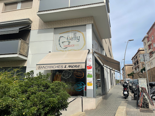 Guelly sandwichpark: Deliciosos sándwiches y churros junto al Park Güell 28 AF1QipPcnPaTtO9lC8asRzvWoCp8aOInk8dk93ueN8oa
