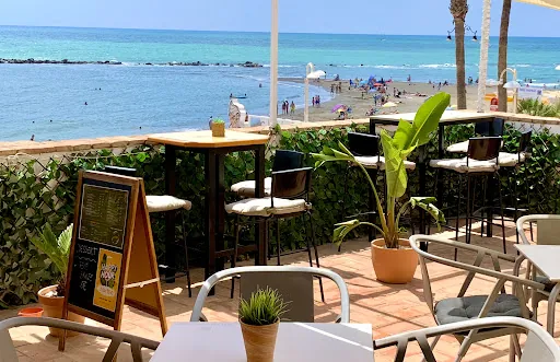Al Mika: Sabores del Mediterráneo con vistas al mar en Benalmádena