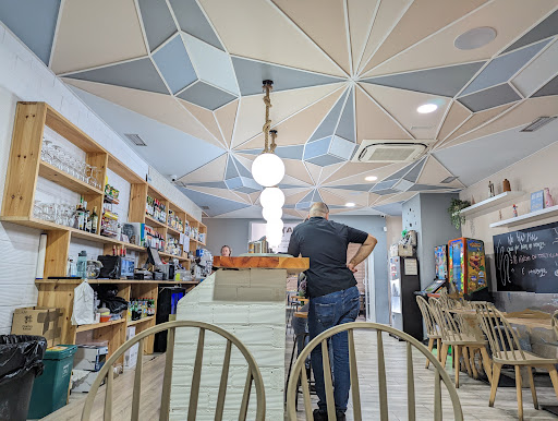 Cafetería Taten: un rincón gourmet en el corazón de Santander 33 AF1QipPdlz0WXC3z4XHxAxiWmkP UmFiqaBcD eEkepR