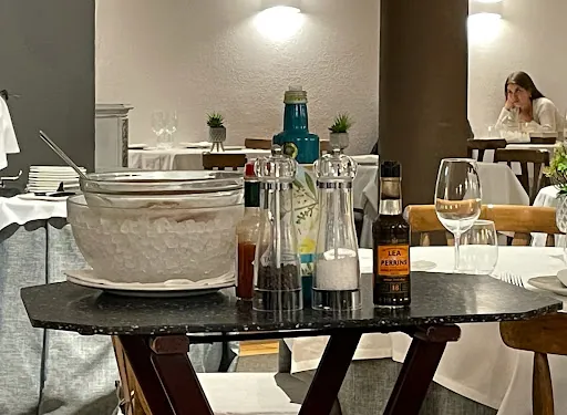 La Vinoteca: Encanto familiar en el corazón de Santander