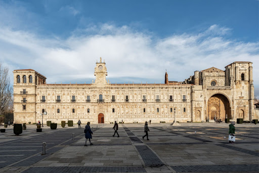 Restaurante del Parador de Leon: Un refugio gastronómico en un histórico palacio de León 50