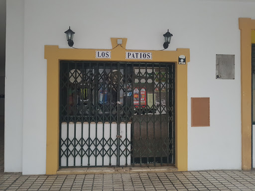 Bocatería Los Patios: Sabores auténticos en el corazón de Cádiz 1