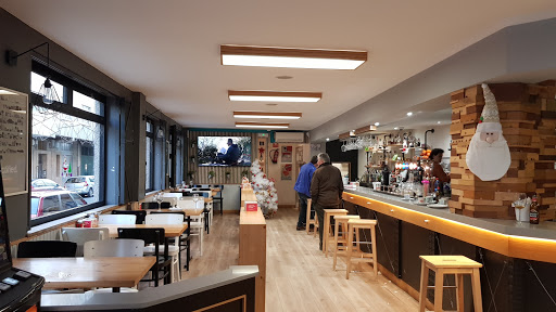 Bar La Nuez: ¡Sabores irresistibles en el corazón de Lugo! 49 AF1QipPfCY8F84GFH 5T ADAjeaTE m JXmrsor2P3rL
