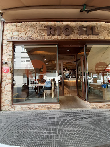 Hostal Asador Río Sil: Un rincón acogedor en Carballo con delicias a la brasa 1